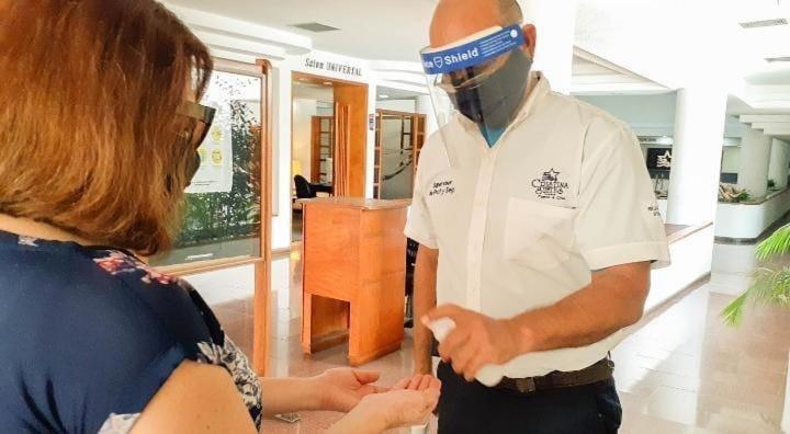 Hotel Cristina Suites Puerto La Cruz エクステリア 写真