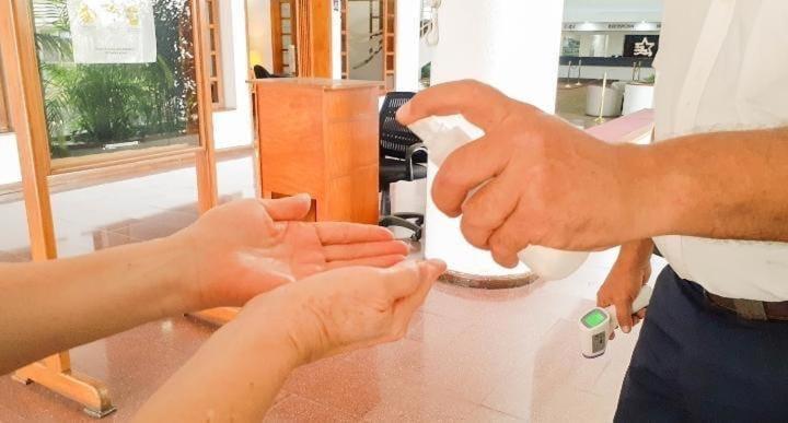 Hotel Cristina Suites Puerto La Cruz エクステリア 写真