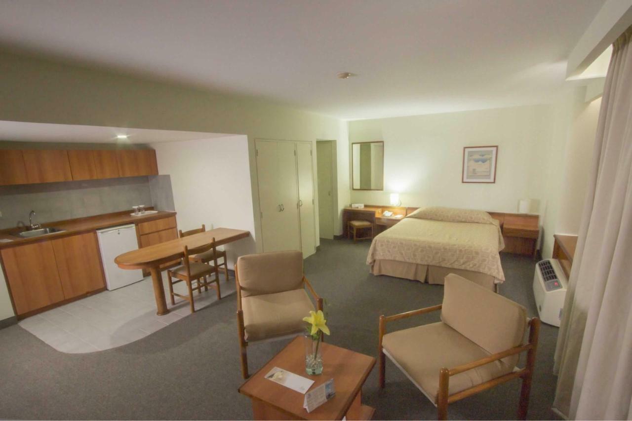 Hotel Cristina Suites Puerto La Cruz エクステリア 写真
