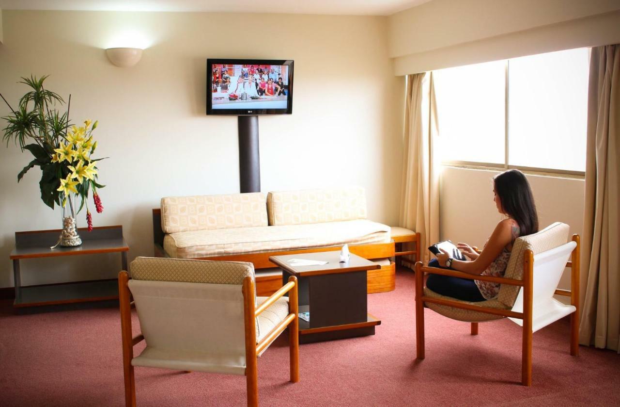 Hotel Cristina Suites Puerto La Cruz エクステリア 写真