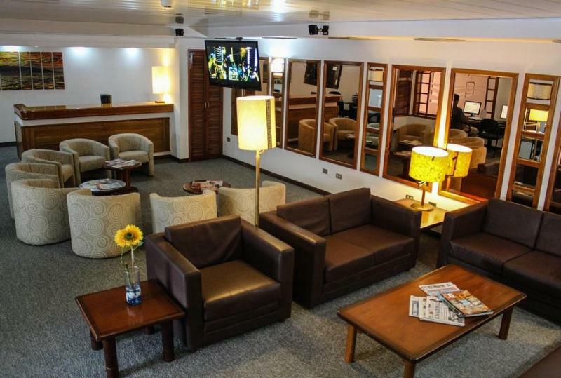 Hotel Cristina Suites Puerto La Cruz エクステリア 写真