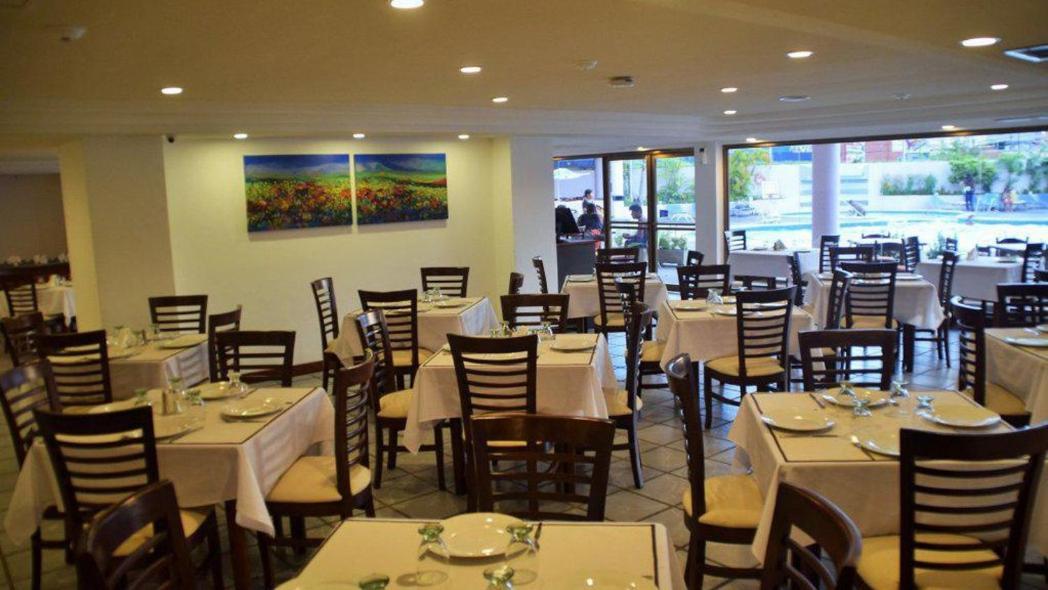 Hotel Cristina Suites Puerto La Cruz エクステリア 写真